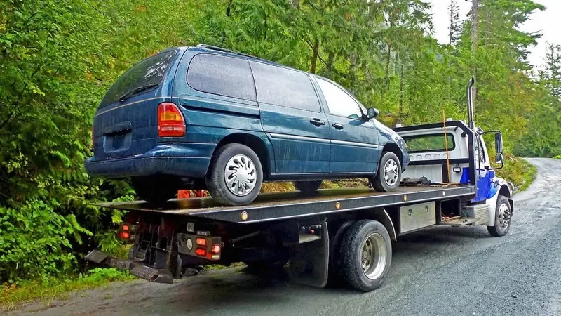 Minneapolis flatbed towing a cargo van